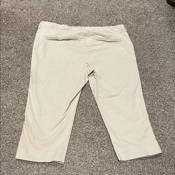 Khakis Capri or 7/8 - Picture 2 of 3
